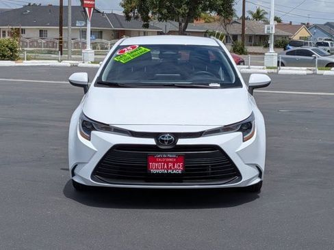 Used 2025 Toyota Corolla LE FWD image 2