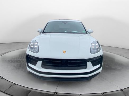 Used 2023 Porsche Macan image 2