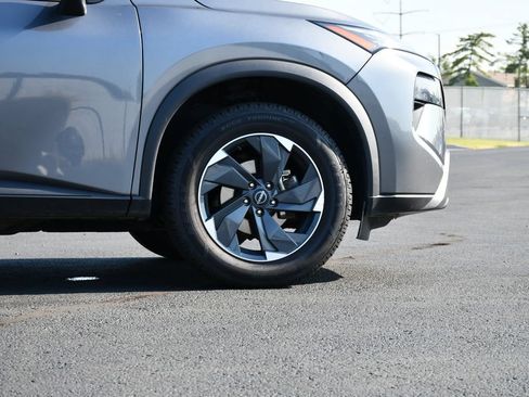 Used 2024 Nissan Rogue SV AWD/4WD image 9