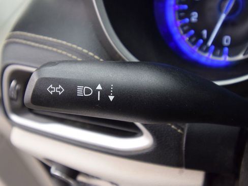 Used 2022 Chrysler Pacifica Touring-L image 39