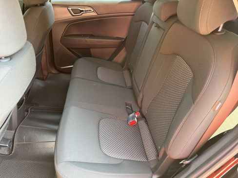 New 2025 Kia Sportage LX AWD/4WD image 17