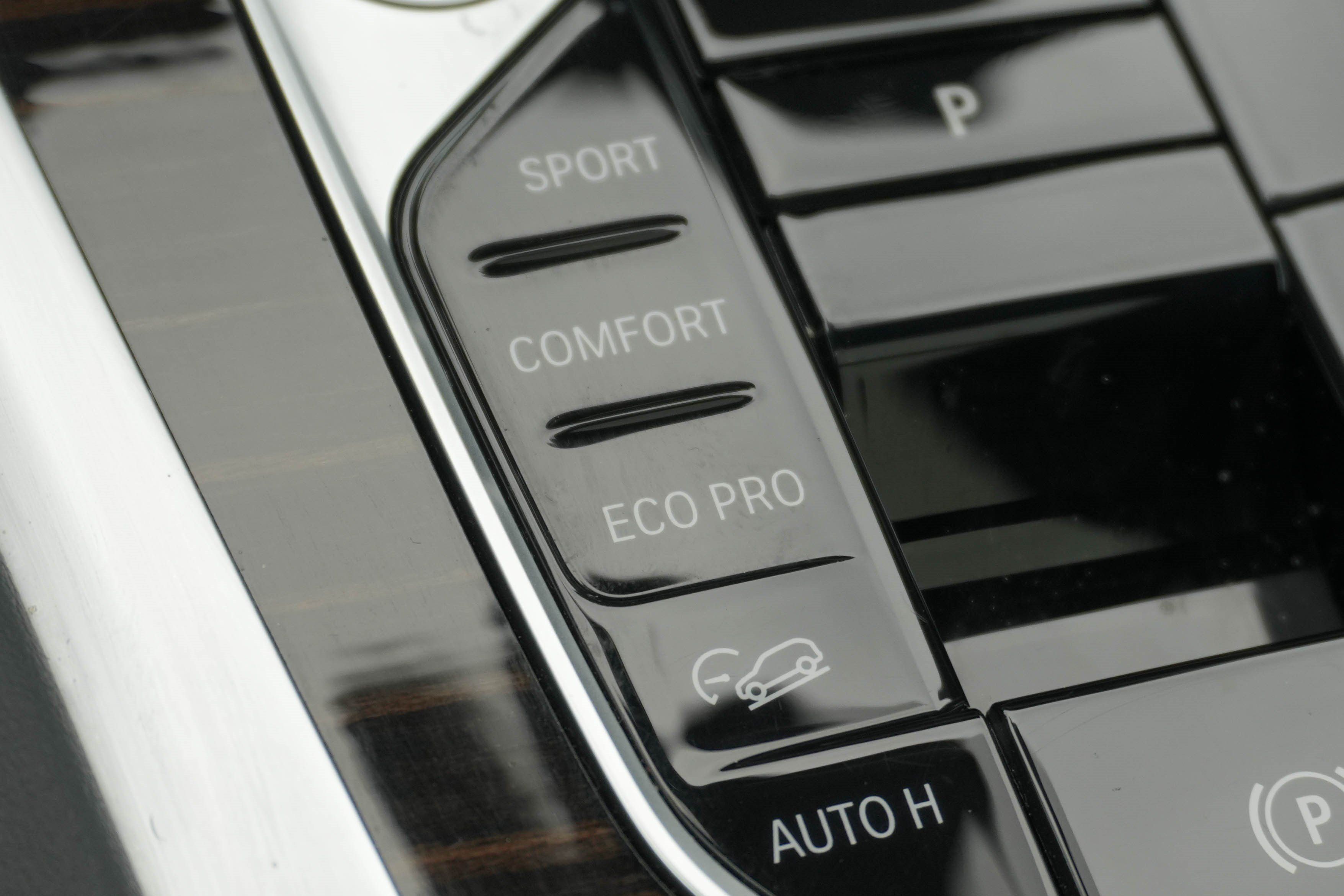 Certified 2025 BMW X6 xDrive40i AWD/4WD image 30