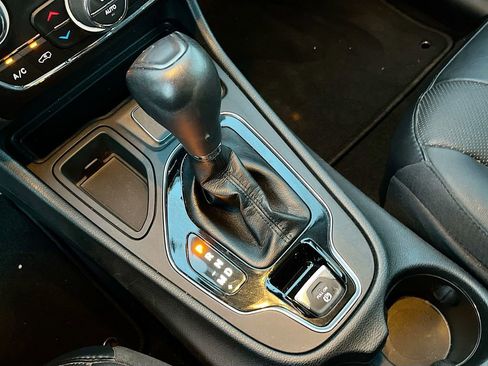 Used 2021 Jeep Cherokee Limited w/ Elite Package FWD image 17
