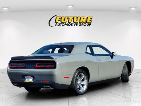 Used 2019 Dodge Challenger SXT RWD image 4