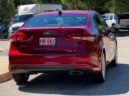 Used 2017 Kia Forte S FWD image 5
