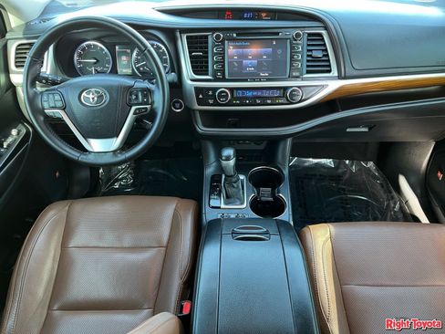 Certified 2017 Toyota Highlander Limited FWD image 16
