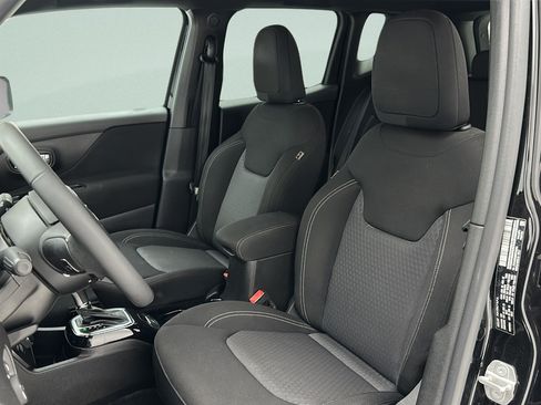 Used 2021 Jeep Renegade Latitude AWD/4WD image 14