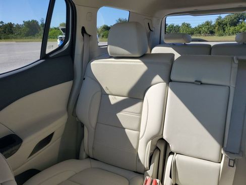 Used 2021 GMC Acadia Denali w/ Denali Technology Package image 12