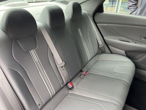 Used 2022 Hyundai Elantra SEL w/ Convenience Package image 11