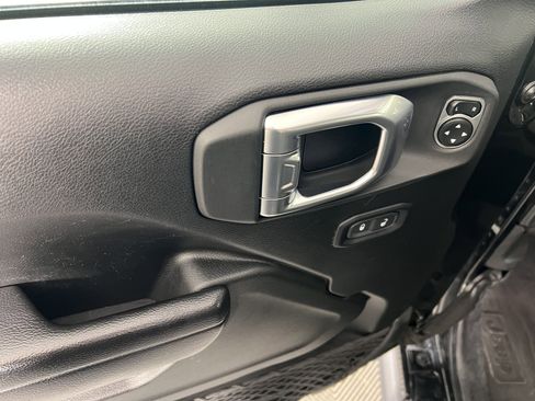 Used 2023 Jeep Wrangler Unlimited image 18