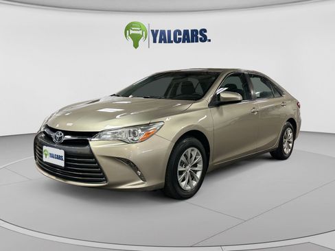 Used 2017 Toyota Camry LE FWD image 1