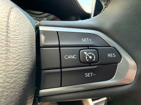 Used 2023 Jeep Compass Latitude AWD/4WD image 16