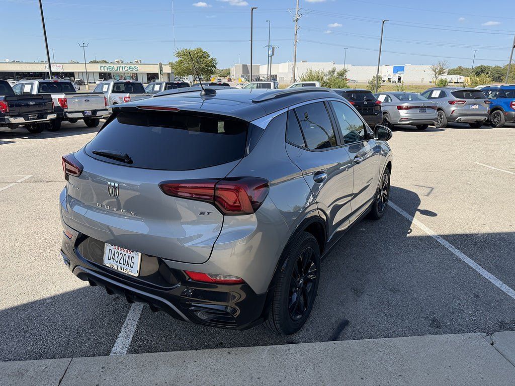Used 2024 Buick Encore GX Sport Touring FWD image 5