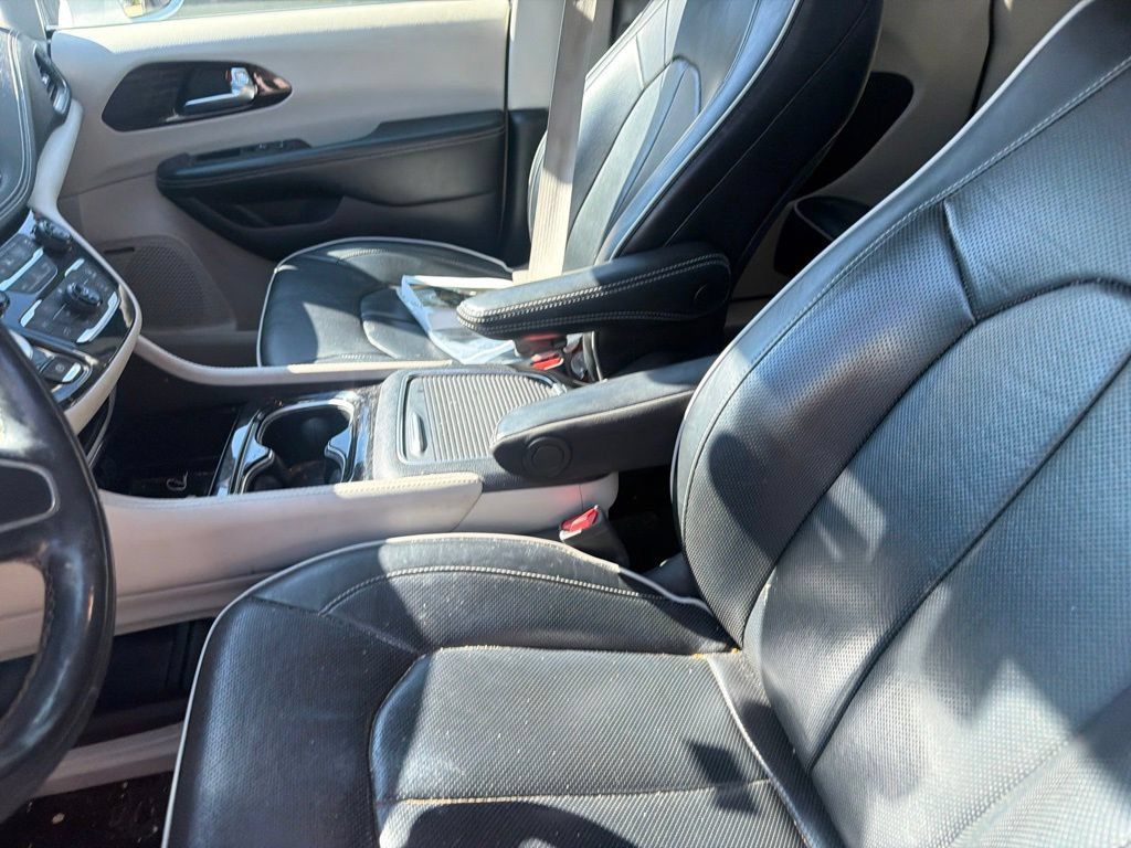 Used 2022 Chrysler Pacifica Limited FWD image 7