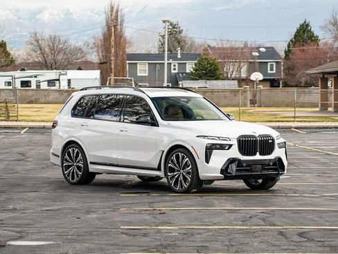 Used 2023 BMW X7 M60i w/ Executive Package image 3
