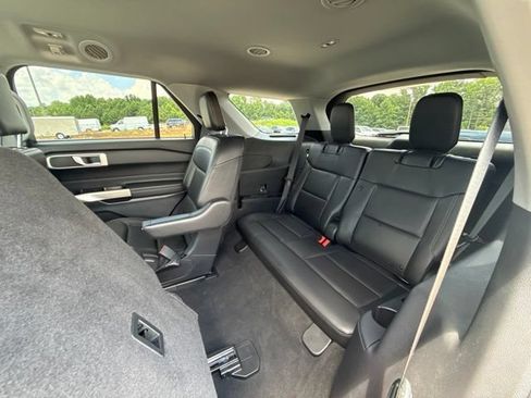 Used 2022 Ford Explorer XLT w/ Equipment Group 202A RWD image 15