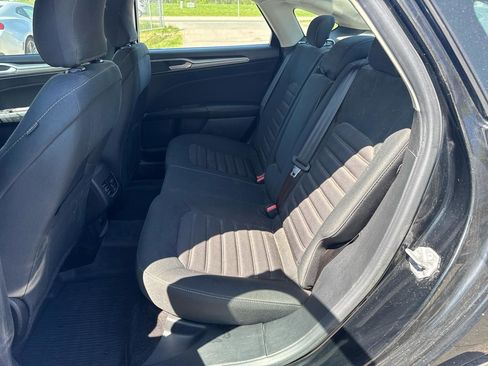 Used 2018 Ford Fusion SE FWD image 11