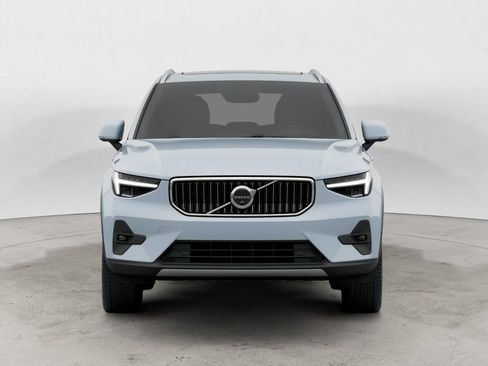 Used 2024 Volvo XC40 B5 Plus w/ Protection Package Premier AWD/4WD image 2