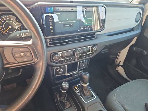 Used 2024 Jeep Gladiator Sport AWD/4WD image 19