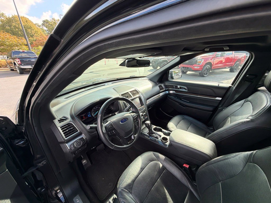 Used 2018 Ford Explorer Limited w/ Equipment Group 301A FWD image 13