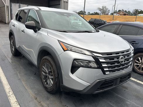 Used 2024 Nissan Rogue S image 4