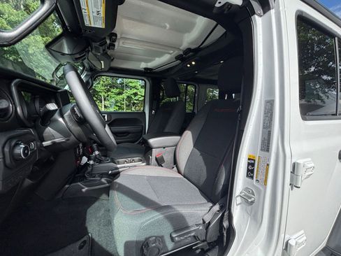 Used 2025 Jeep Wrangler Unlimited Rubicon AWD/4WD image 36