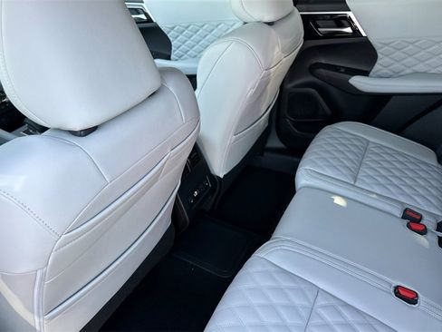 New 2025 Mitsubishi Outlander SEL image 13