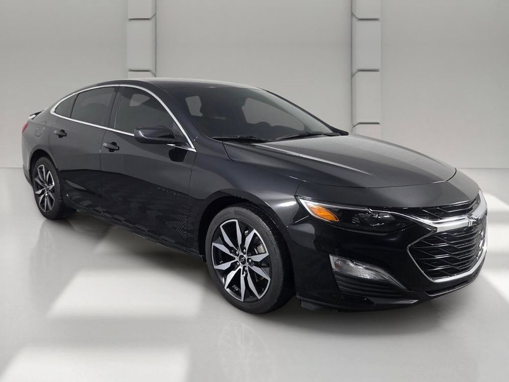 Used 2024 Chevrolet Malibu RS FWD image 2