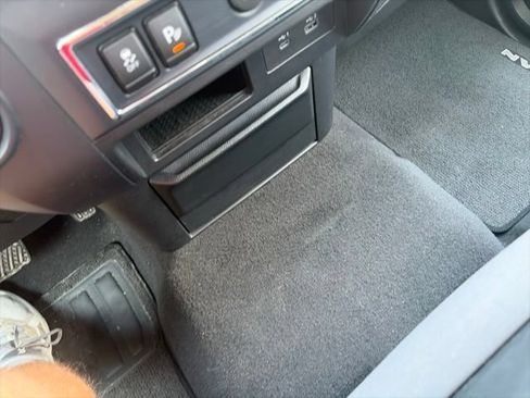Used 2022 Nissan Titan SV RWD image 24