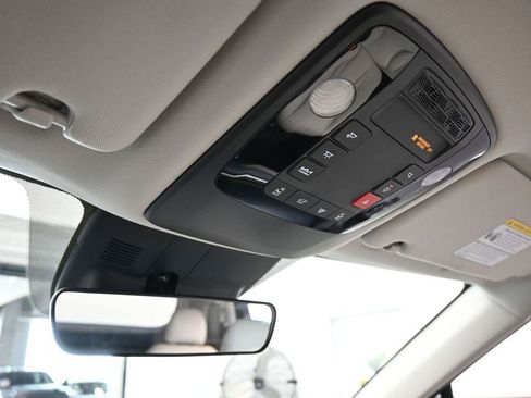 Used 2026 Kia Carnival EX FWD image 29