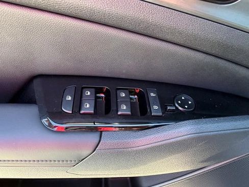 Certified 2025 Kia Sportage EX w/ EX Premium Package AWD/4WD image 18