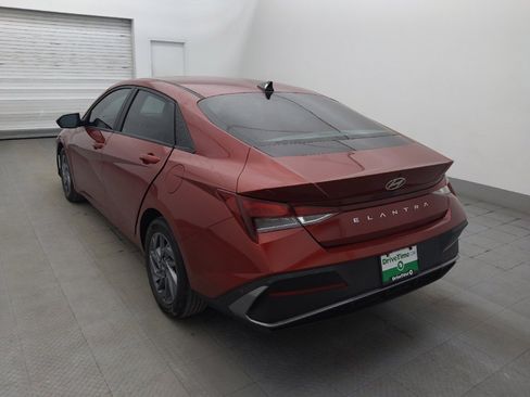 Used 2024 Hyundai Elantra SEL image 5