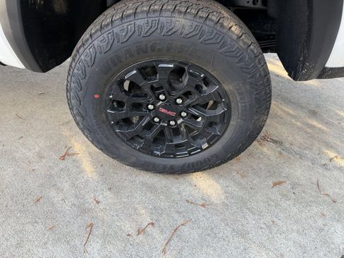 New 2026 GMC Canyon Elevation w/ Convenience Package image 39