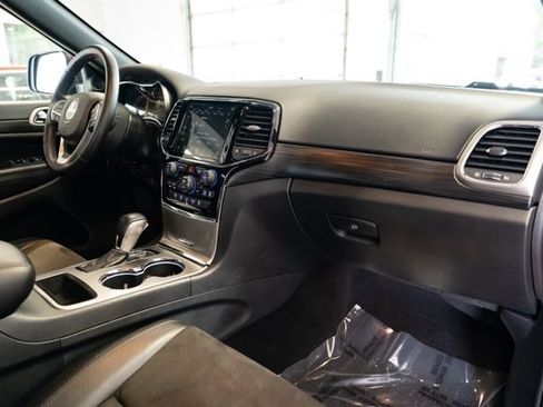 Used 2020 Jeep Grand Cherokee Altitude AWD/4WD image 28
