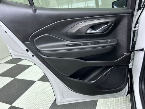 Used 2023 GMC Terrain SLT image 28