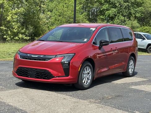 New 2027 Chrysler Pacifica Select FWD image 30