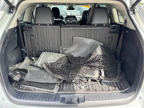 Used 2023 Toyota Highlander XLE AWD/4WD image 22