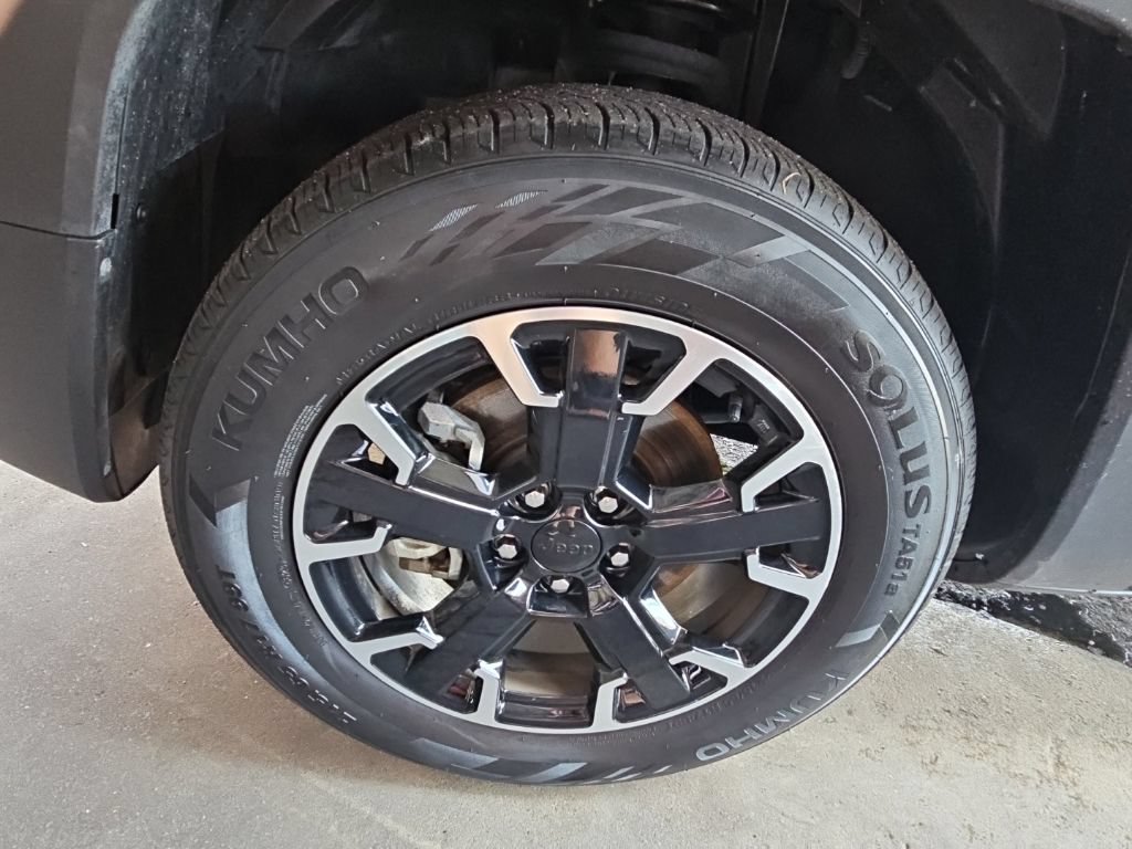 Used 2023 Jeep Renegade Latitude AWD/4WD image 30