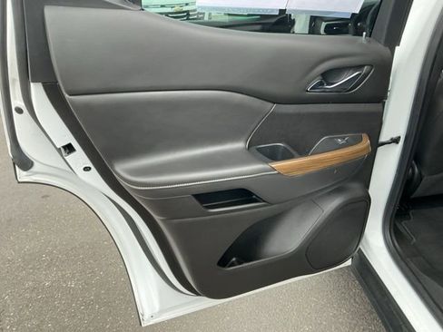 Used 2023 GMC Acadia SLE image 14