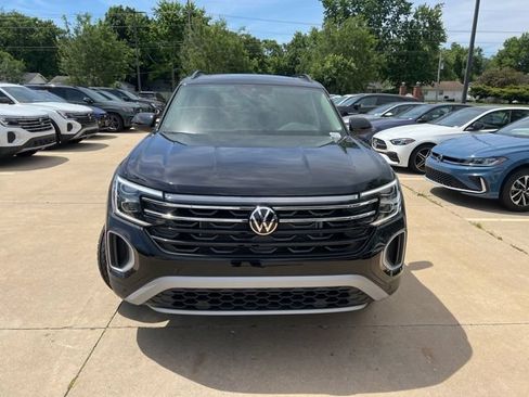 New 2026 Volkswagen Atlas Peak Edition AWD/4WD image 2