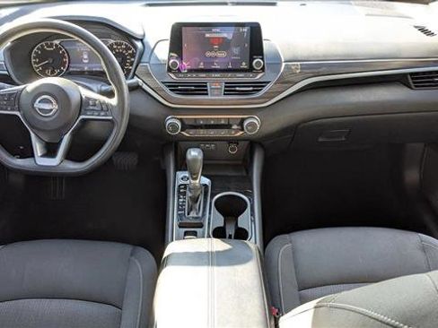 Used 2024 Nissan Altima 2.5 SV image 21