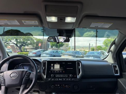 Used 2025 Nissan Frontier SV w/ SV Convenience Package RWD image 10