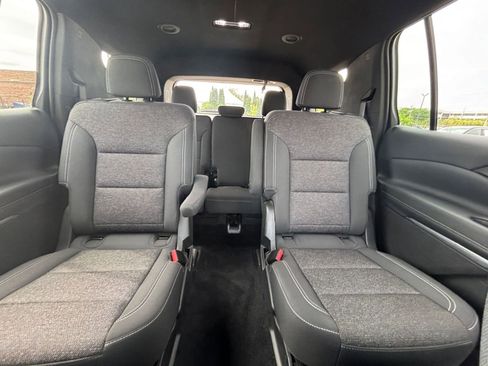 Used 2025 Chevrolet Traverse LT FWD image 40