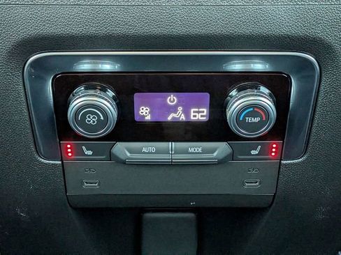 Used 2025 GMC Yukon XL Denali AWD/4WD image 16