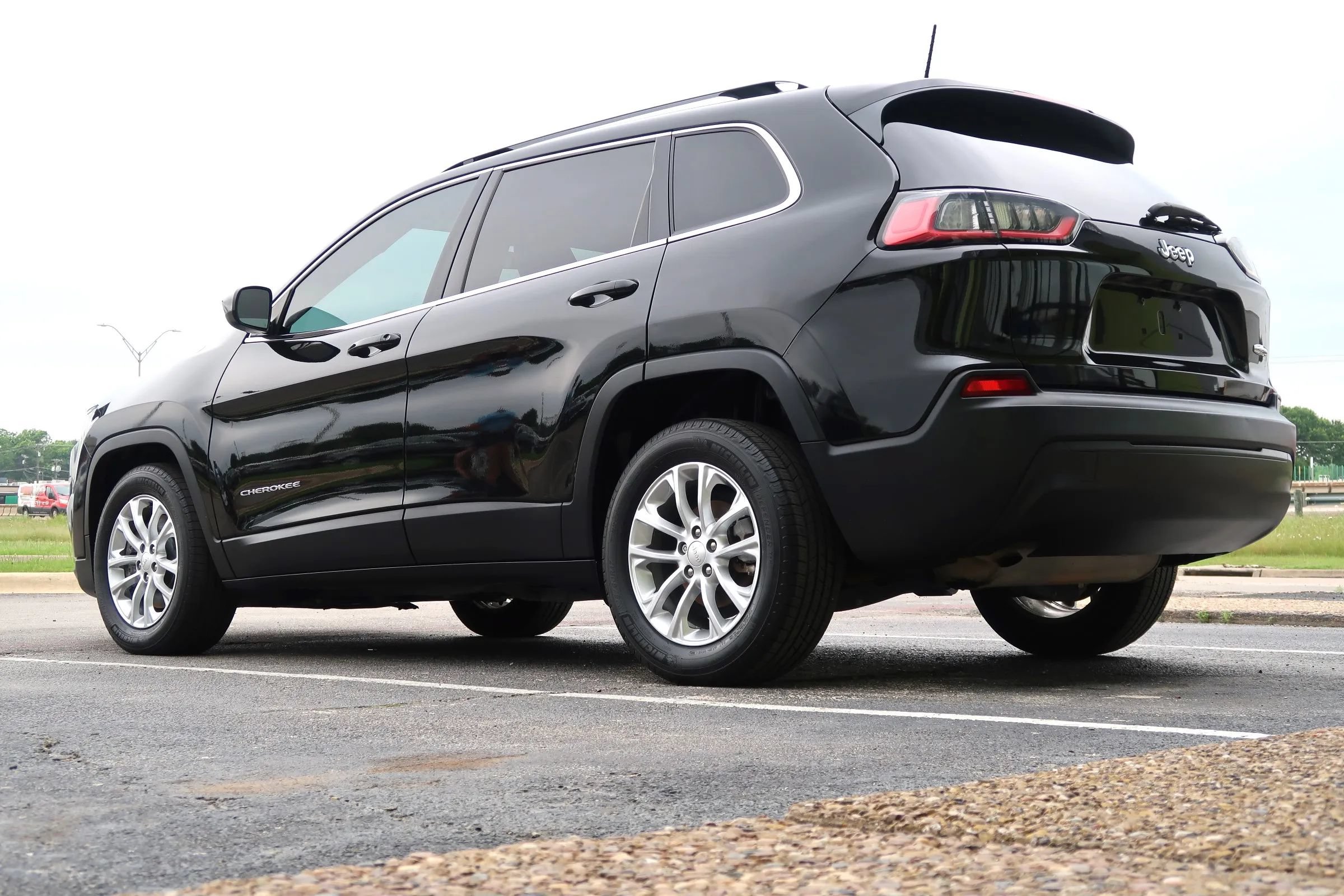 Used 2019 Jeep Cherokee Latitude w/ Popular Appearance Group FWD image 12