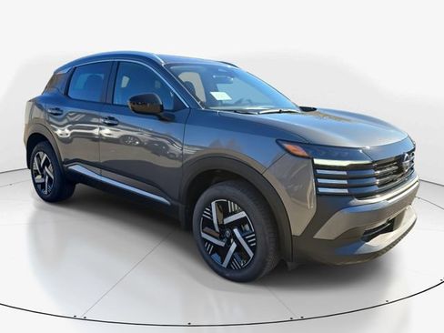 New 2026 Nissan Kicks SV w/ SV Premium Package image 2