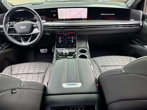 Used 2025 Cadillac Escalade V AWD/4WD image 21