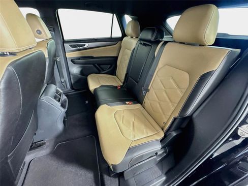 Used 2024 Volkswagen Atlas Cross Sport SE FWD image 22