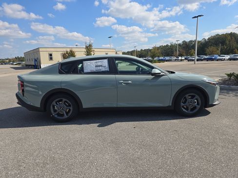 New 2025 Kia K4 LXS image 9