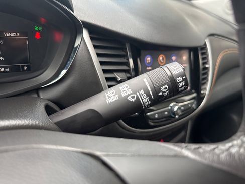 Used 2022 Chevrolet Trax LT w/ LT Convenience Package image 33